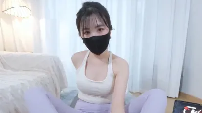 淫妻騷穴在客廳被瑜伽教練大黑屌後入狂操 懶懶豬